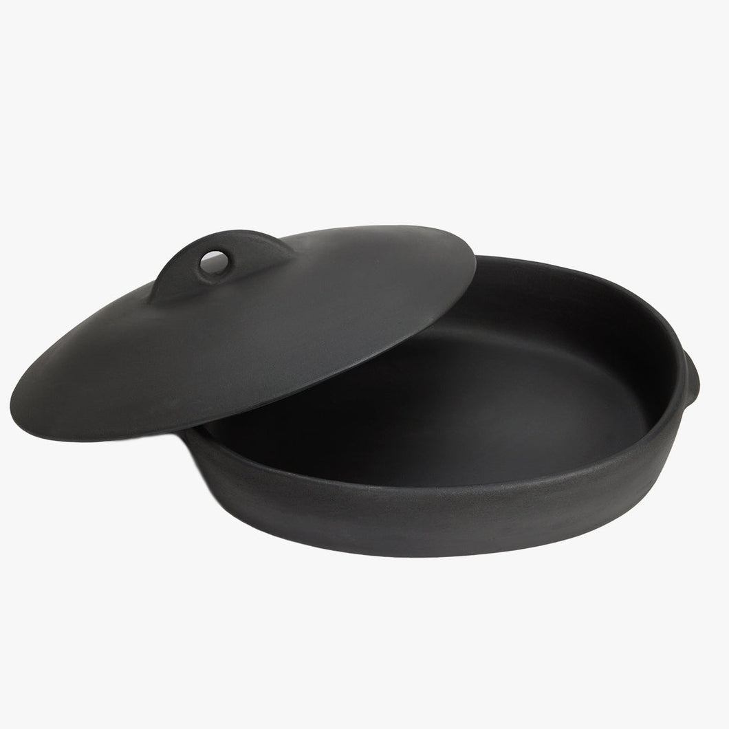 Barro Negro oval lidded roaster